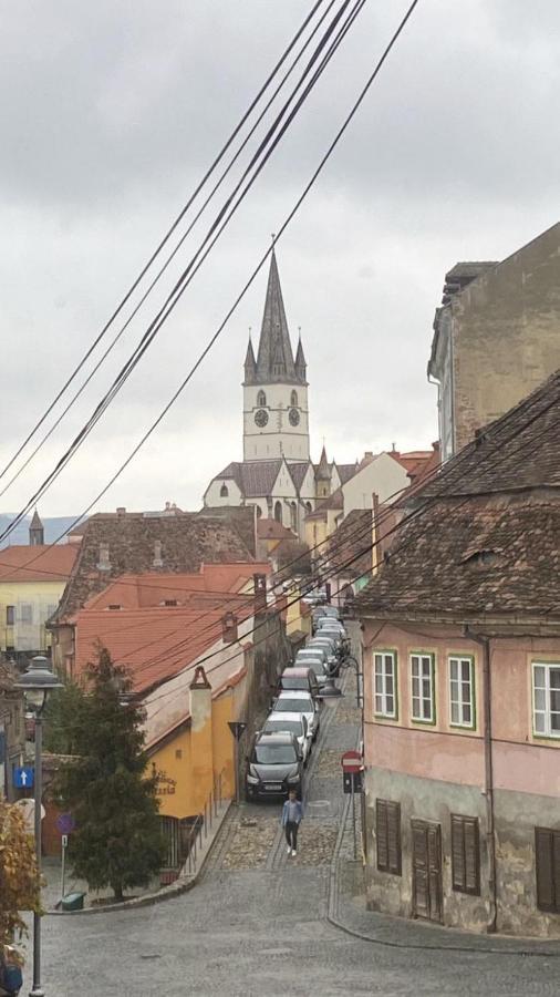 Apartament Istoric Ultracentral - With Parking Sibiu Luaran gambar